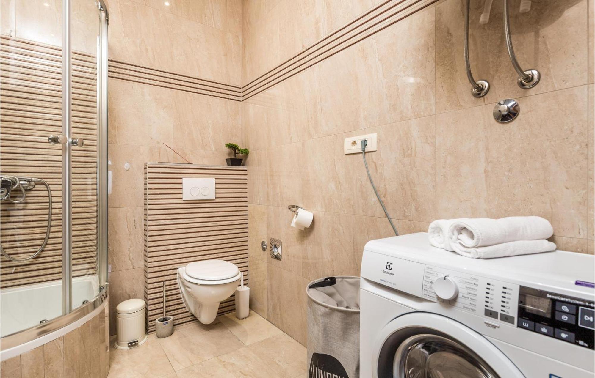 2 Bedroom Amazing Apartment In Rijeka Dış mekan fotoğraf